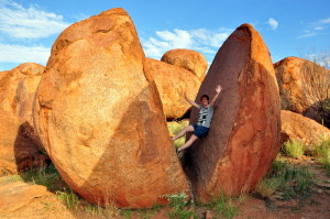 Ik in een Split Rock  in de Devils Marbles