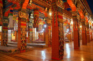 Gebedshal van de Sertri Gompa