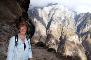 Het uitzicht op de tegenoverliggende bergwand van de Jade Dragon Mountain is indrukwekkend.