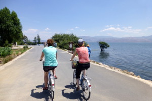 Lekker fietsen langs het Erhai meer