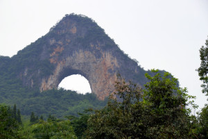 Moonhill, 800 treden leiden naar de opening vanwaar je prachtige uitzichten hebt.
