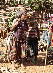 Met bepakkingen tot wel 50 kilo uren lopen naar de markt