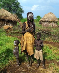 Een Mursi vrouw zonder haar schotel in de onderlip